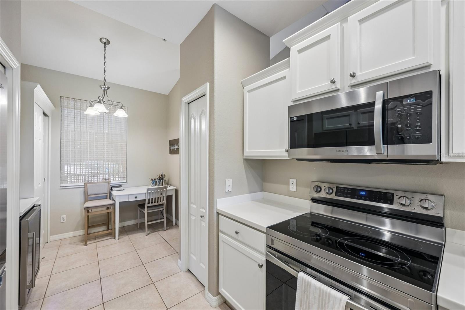 Image 12 of 61 For 1003 Fairwaycove Lane 201