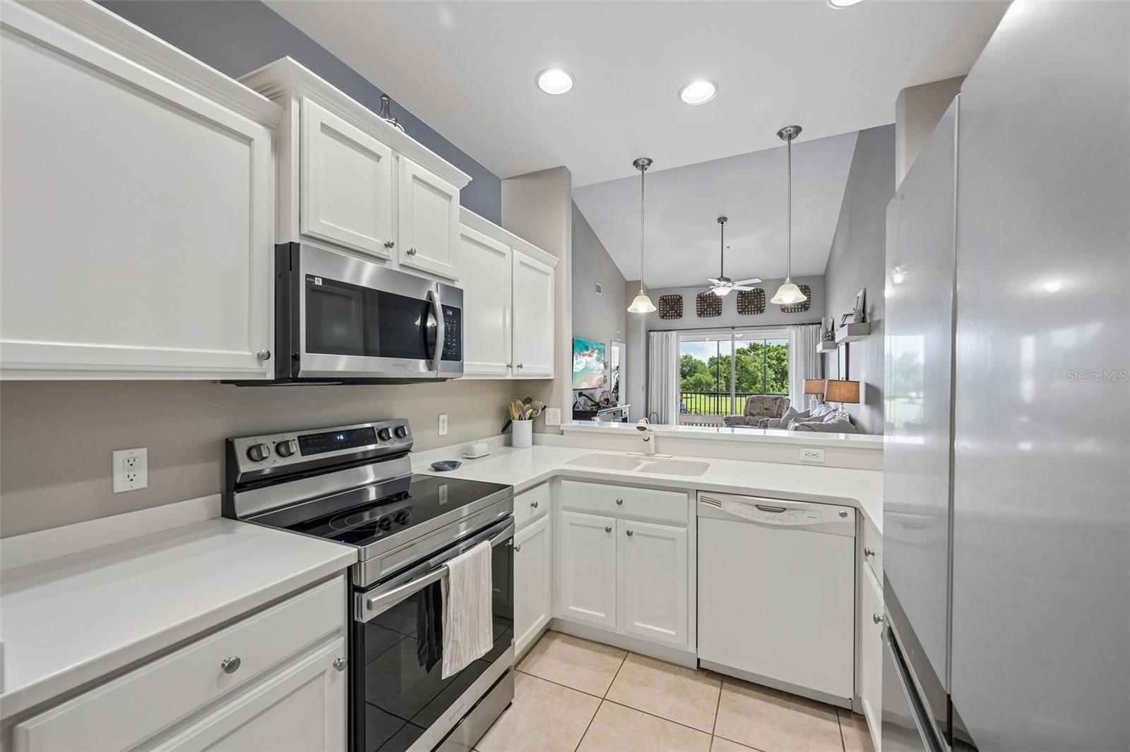 Image 13 of 61 For 1003 Fairwaycove Lane 201