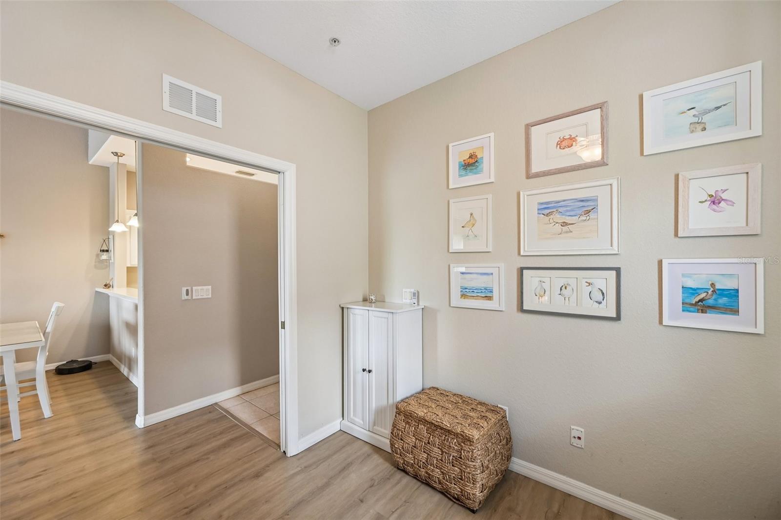 Image 16 of 61 For 1003 Fairwaycove Lane 201