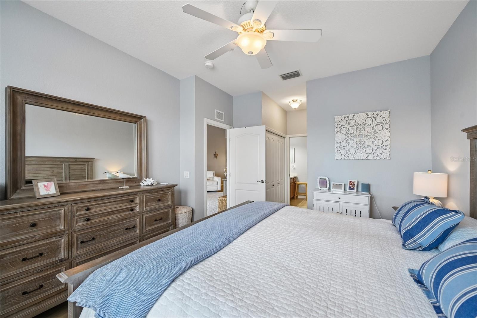 Image 19 of 61 For 1003 Fairwaycove Lane 201