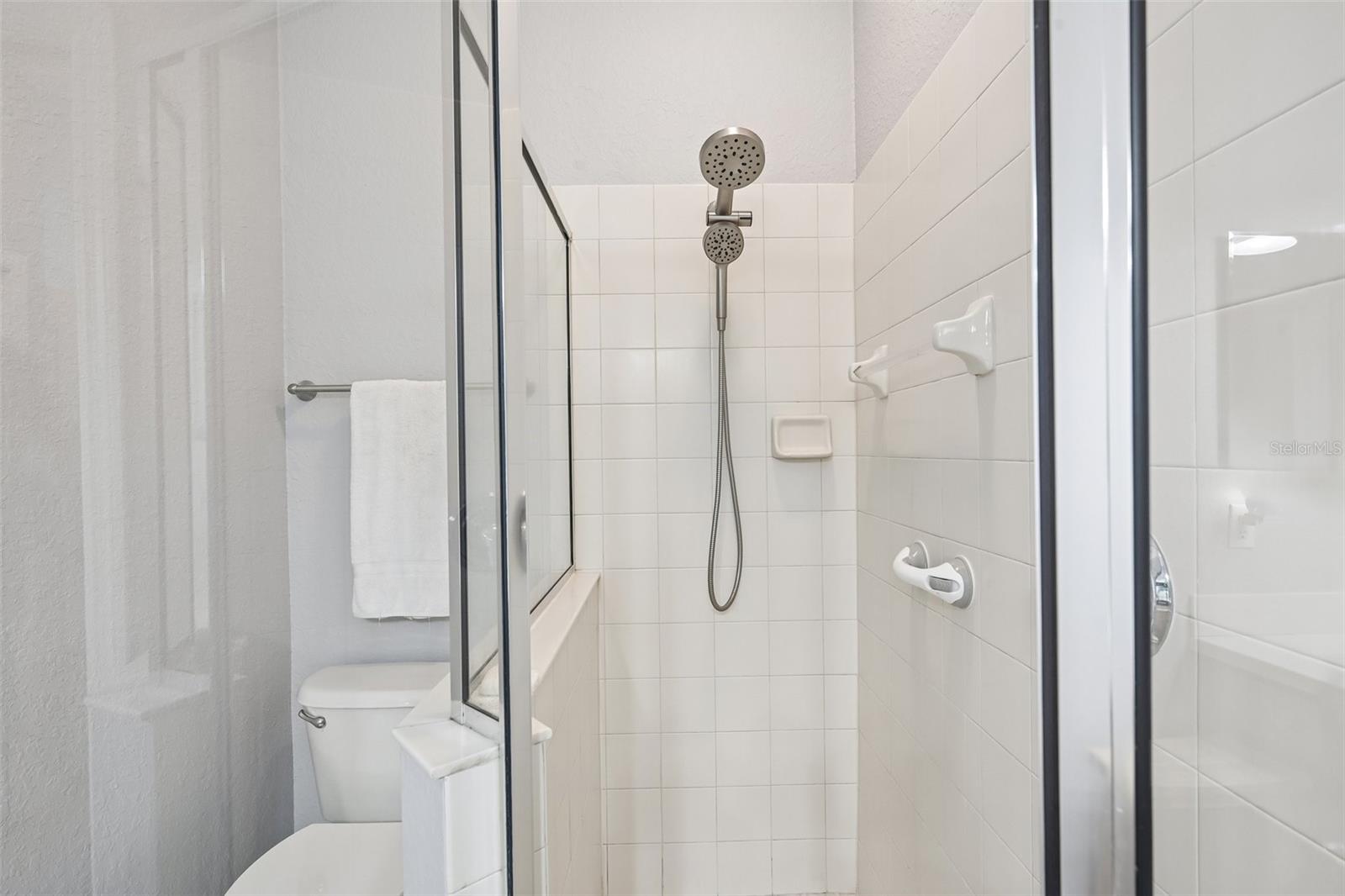 Image 22 of 61 For 1003 Fairwaycove Lane 201