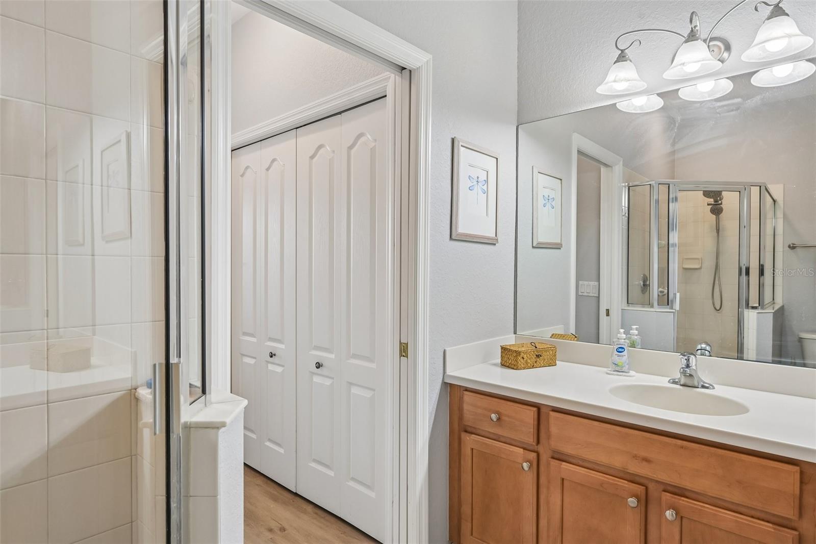 Image 23 of 61 For 1003 Fairwaycove Lane 201