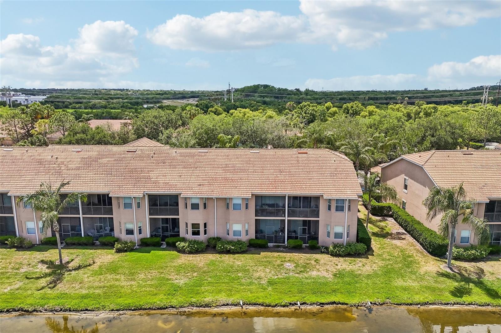 Image 33 of 61 For 1003 Fairwaycove Lane 201