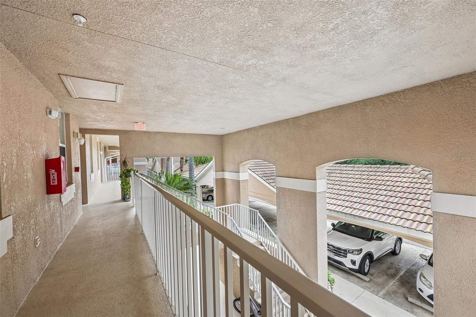 Image 4 of 61 For 1003 Fairwaycove Lane 201