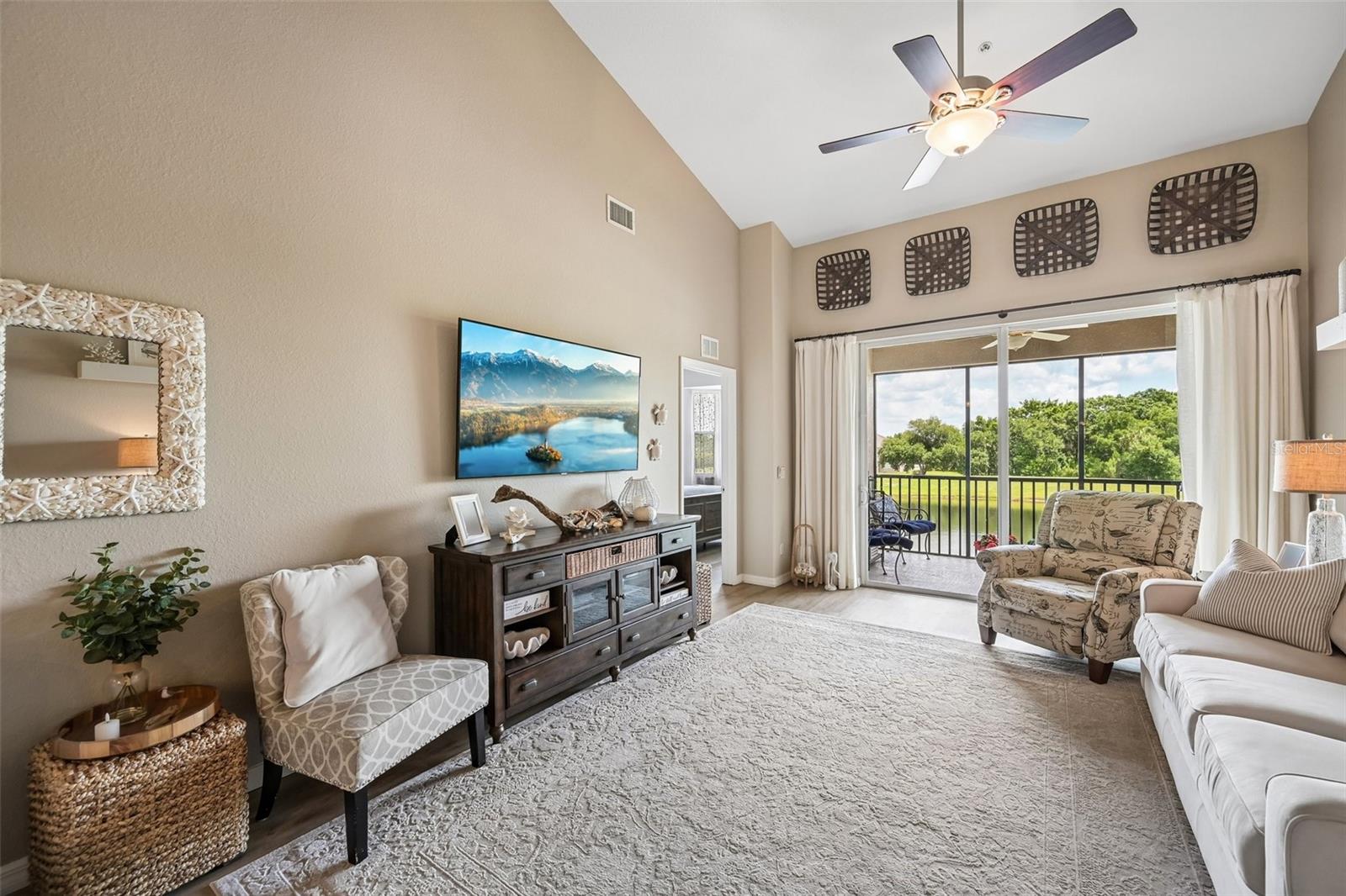 Image 5 of 61 For 1003 Fairwaycove Lane 201