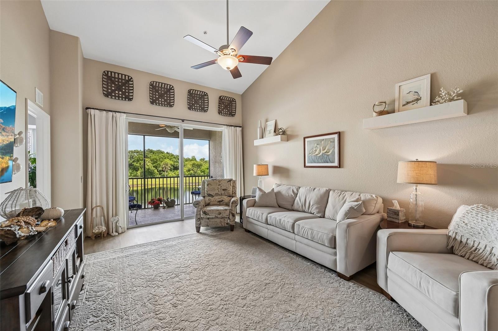 Image 6 of 61 For 1003 Fairwaycove Lane 201