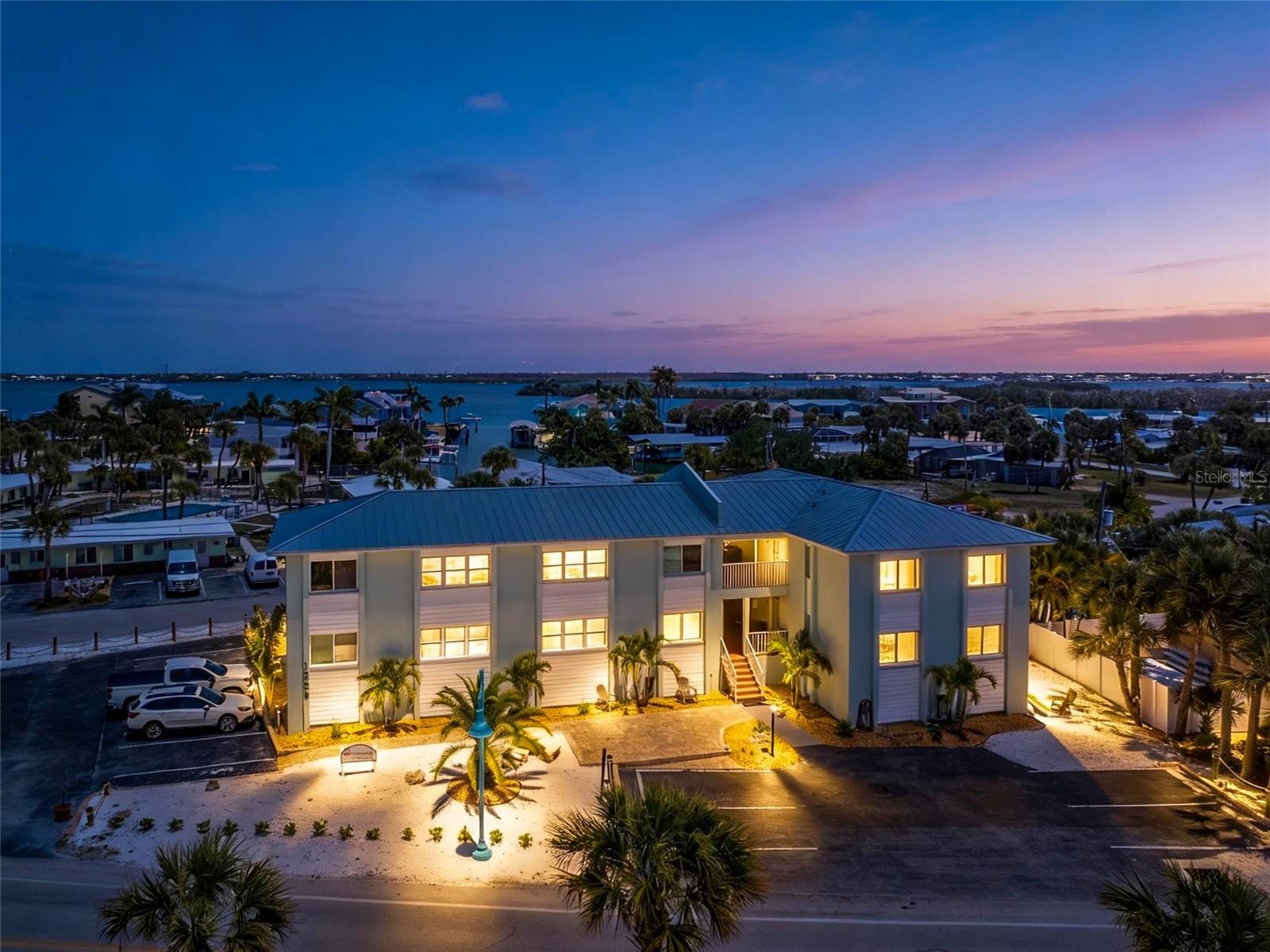 Image 2 of 29 For 1285 Gulf Boulevard 4