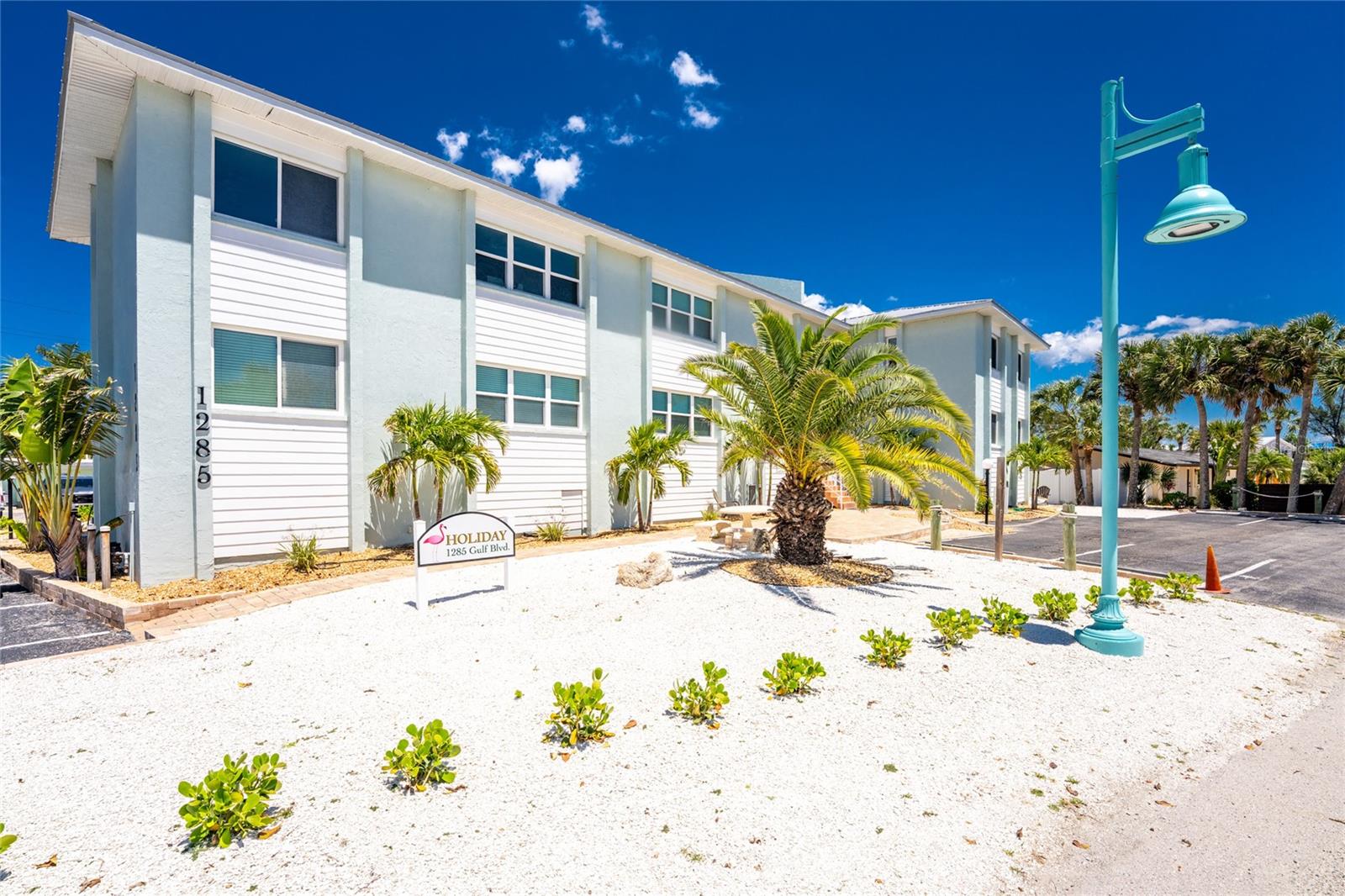 Image 4 of 29 For 1285 Gulf Boulevard 4