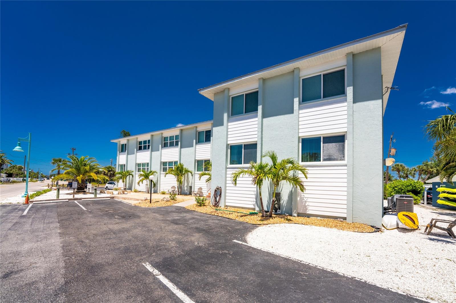 Image 5 of 29 For 1285 Gulf Boulevard 4
