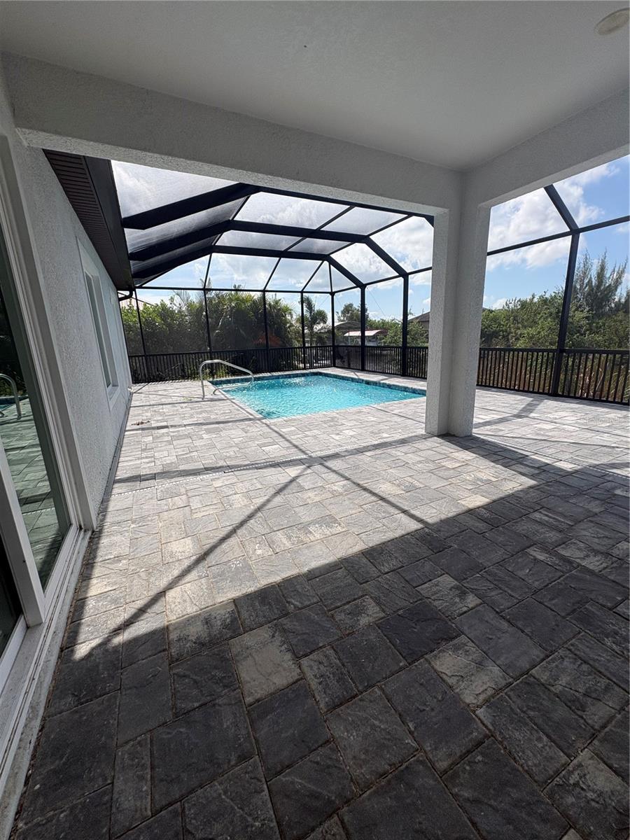 Image 18 of 19 For 15384 Hennipen Circle