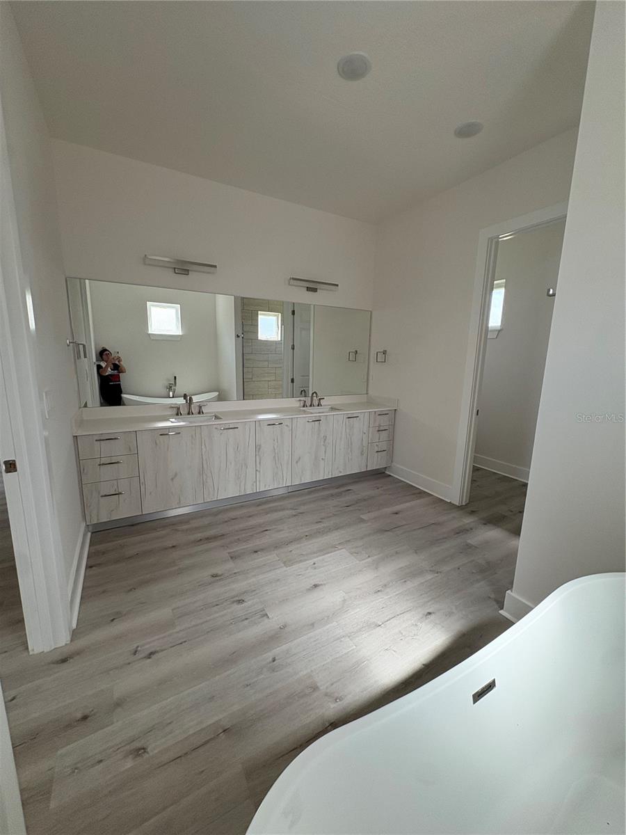 Image 6 of 19 For 15384 Hennipen Circle