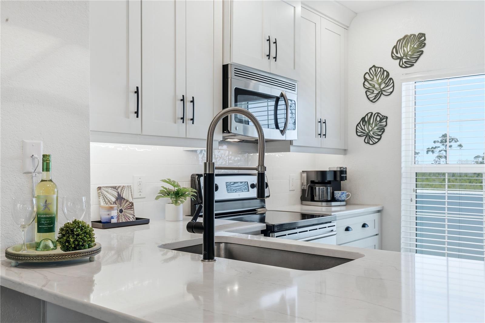 Image 20 of 49 For 8405 Placida Road 204