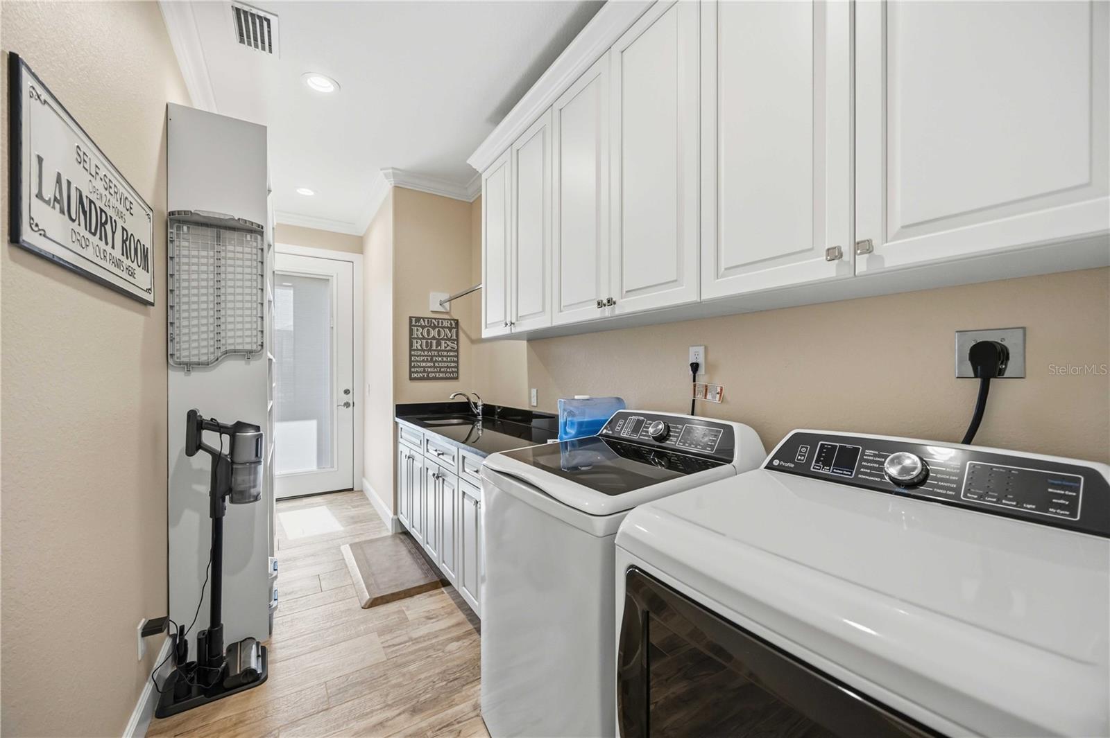 Image 32 of 92 For 4179 Spire Street
