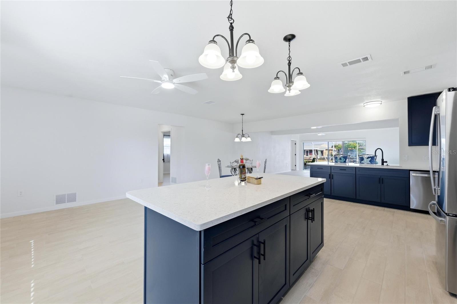 Image 13 of 50 For 1980 Michigan Avenue