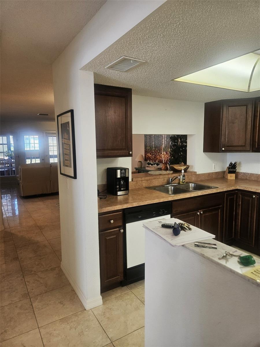 Image 3 of 43 For 307 Pine Hollow Circle 307