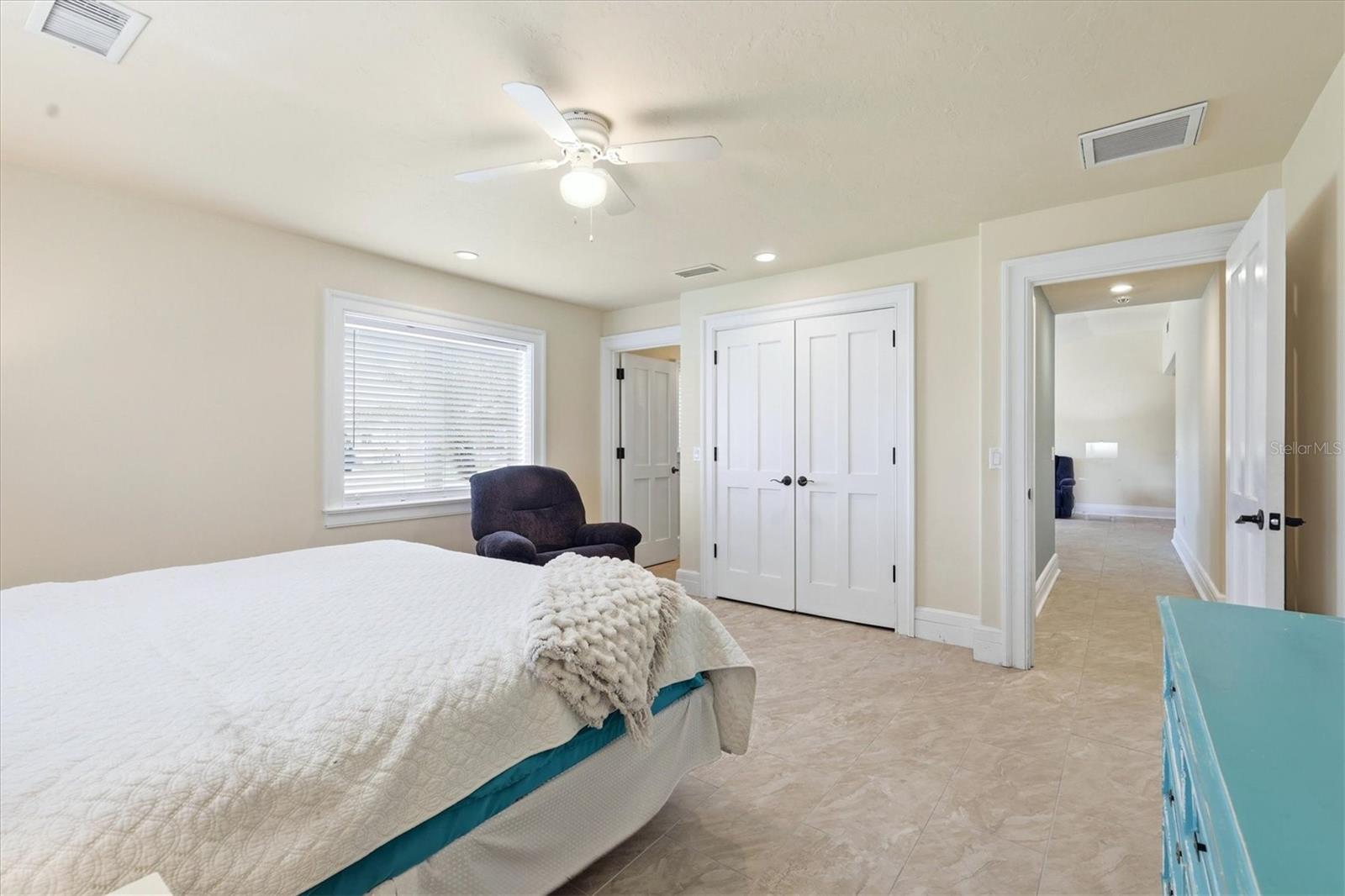 Image 22 of 45 For 11 Oakland Hills Court