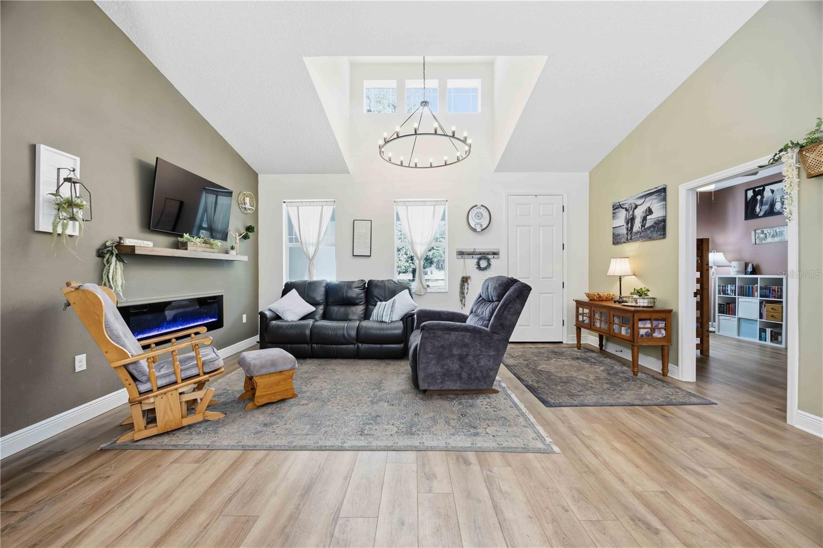 Image 3 of 44 For 1211 Hollywood Lane
