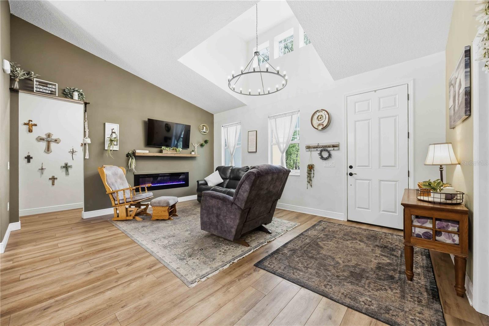Image 4 of 44 For 1211 Hollywood Lane