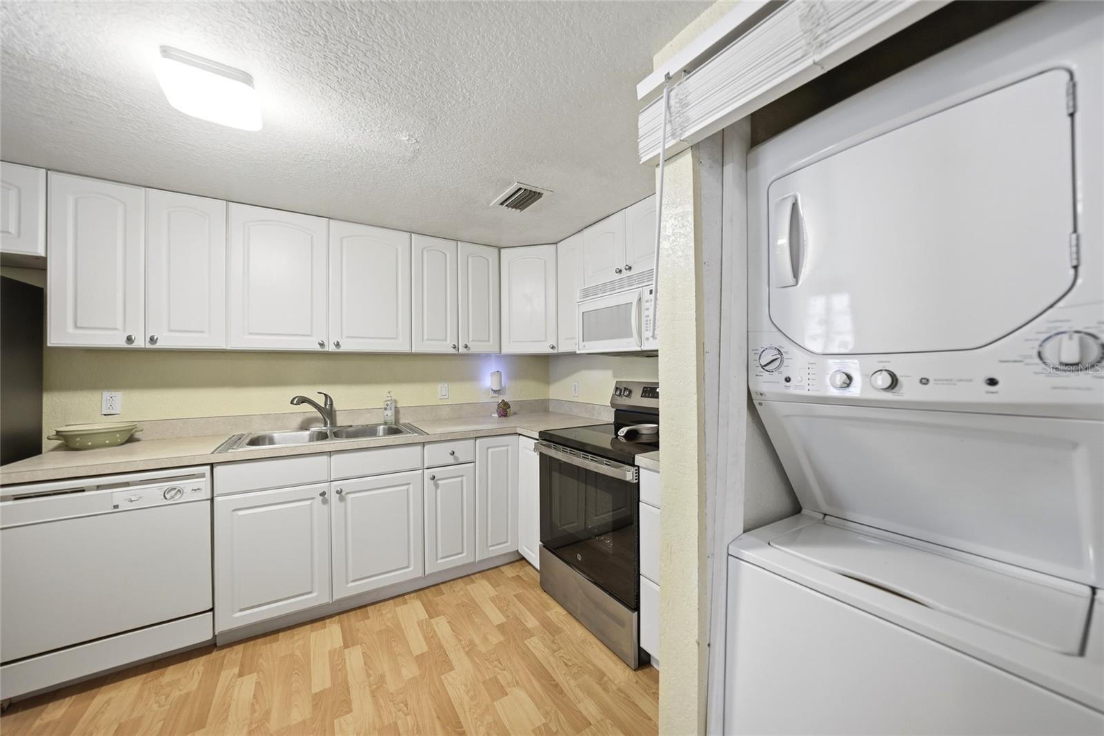Image 10 of 34 For 1051 Forrest Nelson Boulevard 201