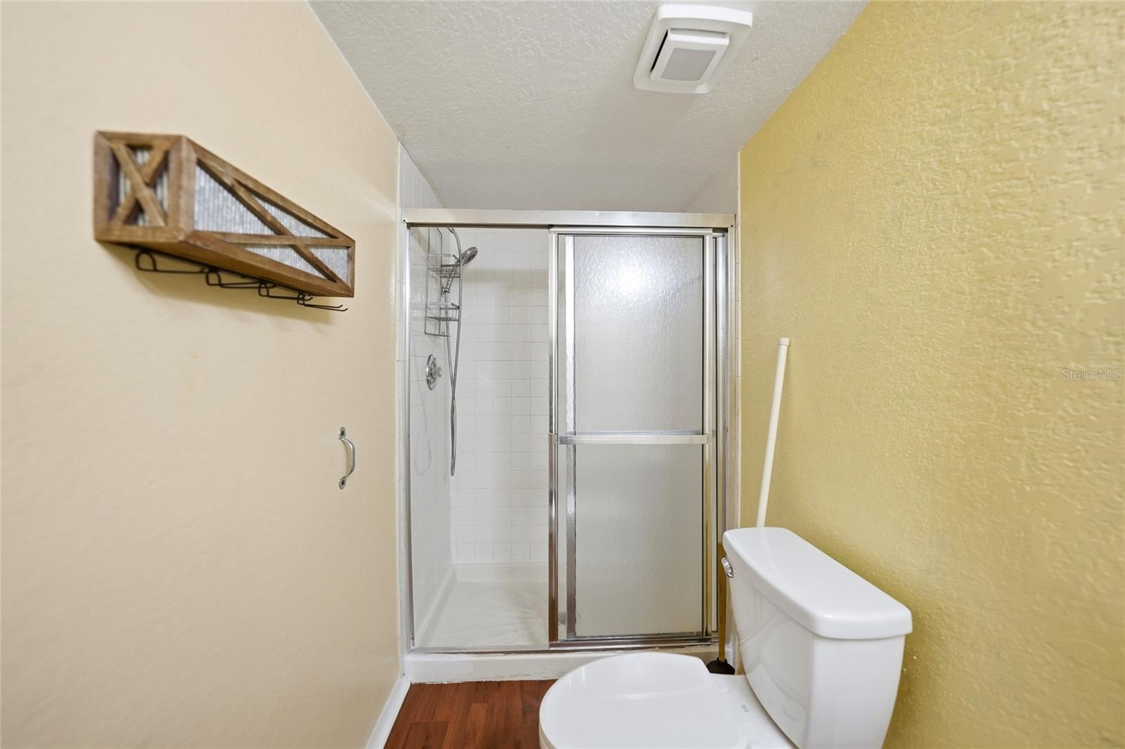 Image 18 of 34 For 1051 Forrest Nelson Boulevard 201