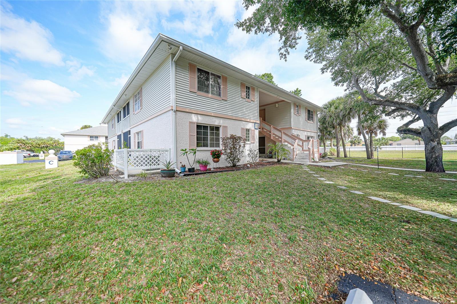 Image 33 of 34 For 1051 Forrest Nelson Boulevard 201