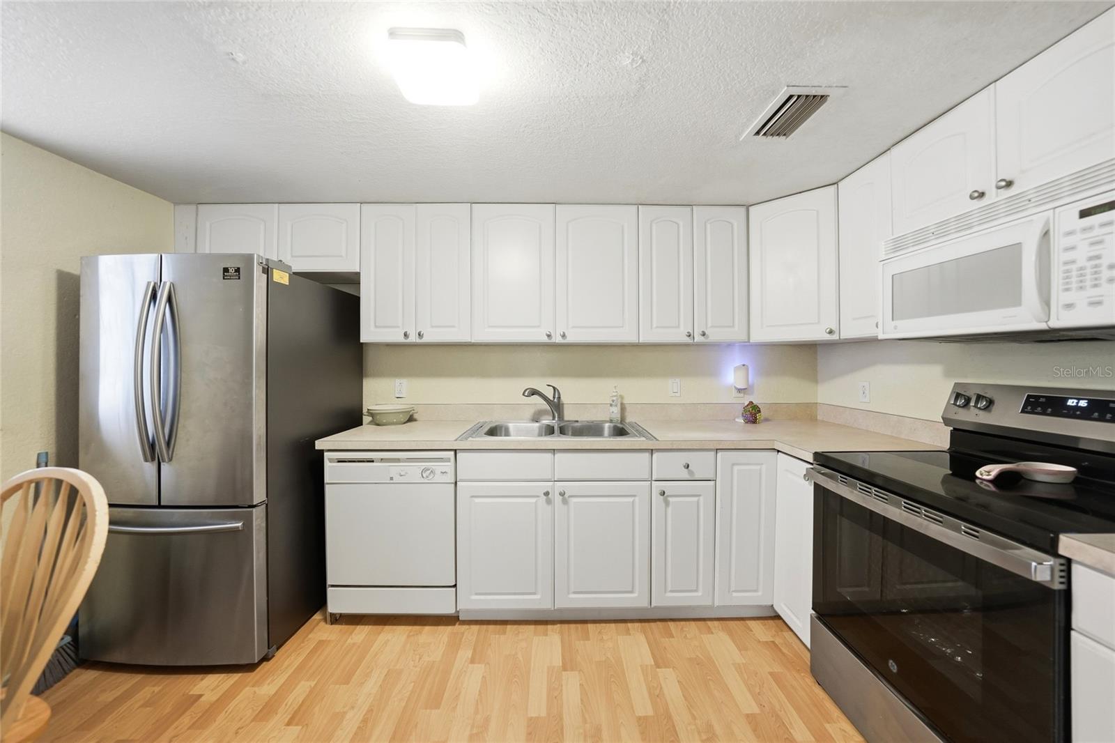 Image 9 of 34 For 1051 Forrest Nelson Boulevard 201