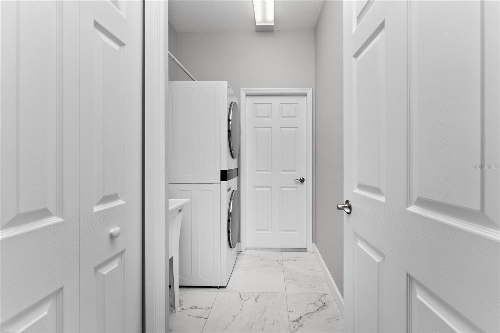 Image 20 of 50 For 29633 Niagara Court