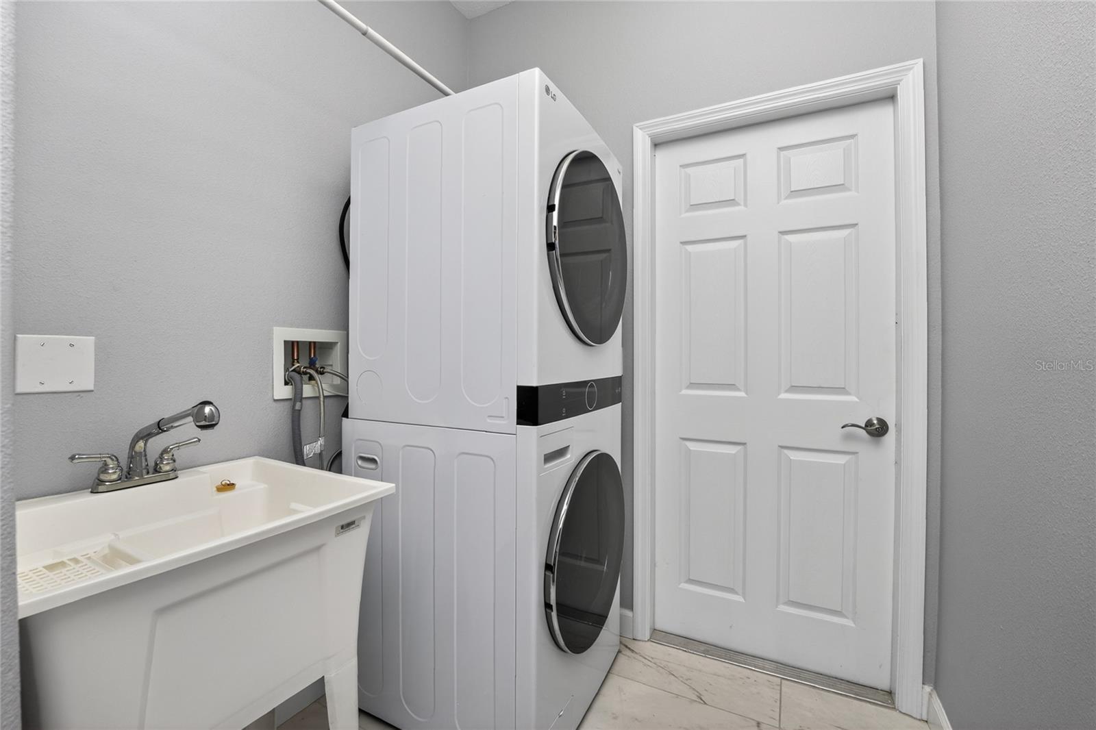 Image 21 of 50 For 29633 Niagara Court