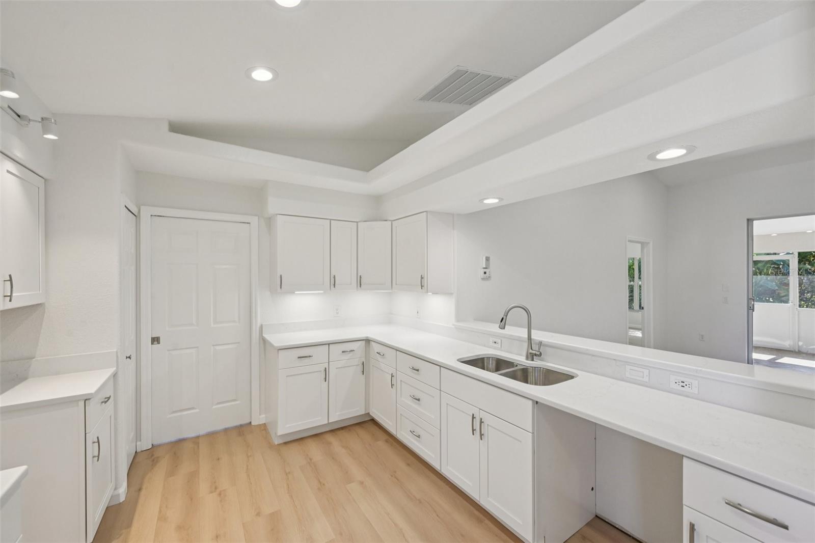 Image 16 of 63 For 8373 Pondview Lane