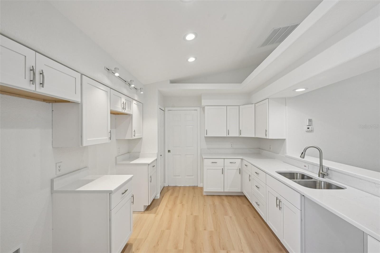 Image 17 of 63 For 8373 Pondview Lane