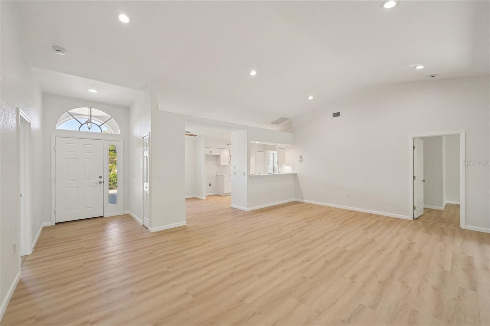 Image 9 of 63 For 8373 Pondview Lane