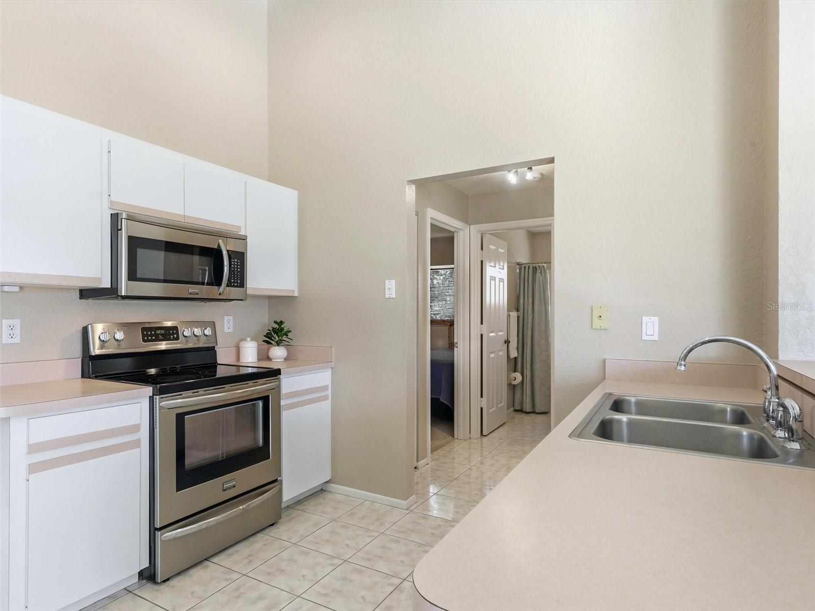 Image 17 of 50 For 713 Rotonda Circle