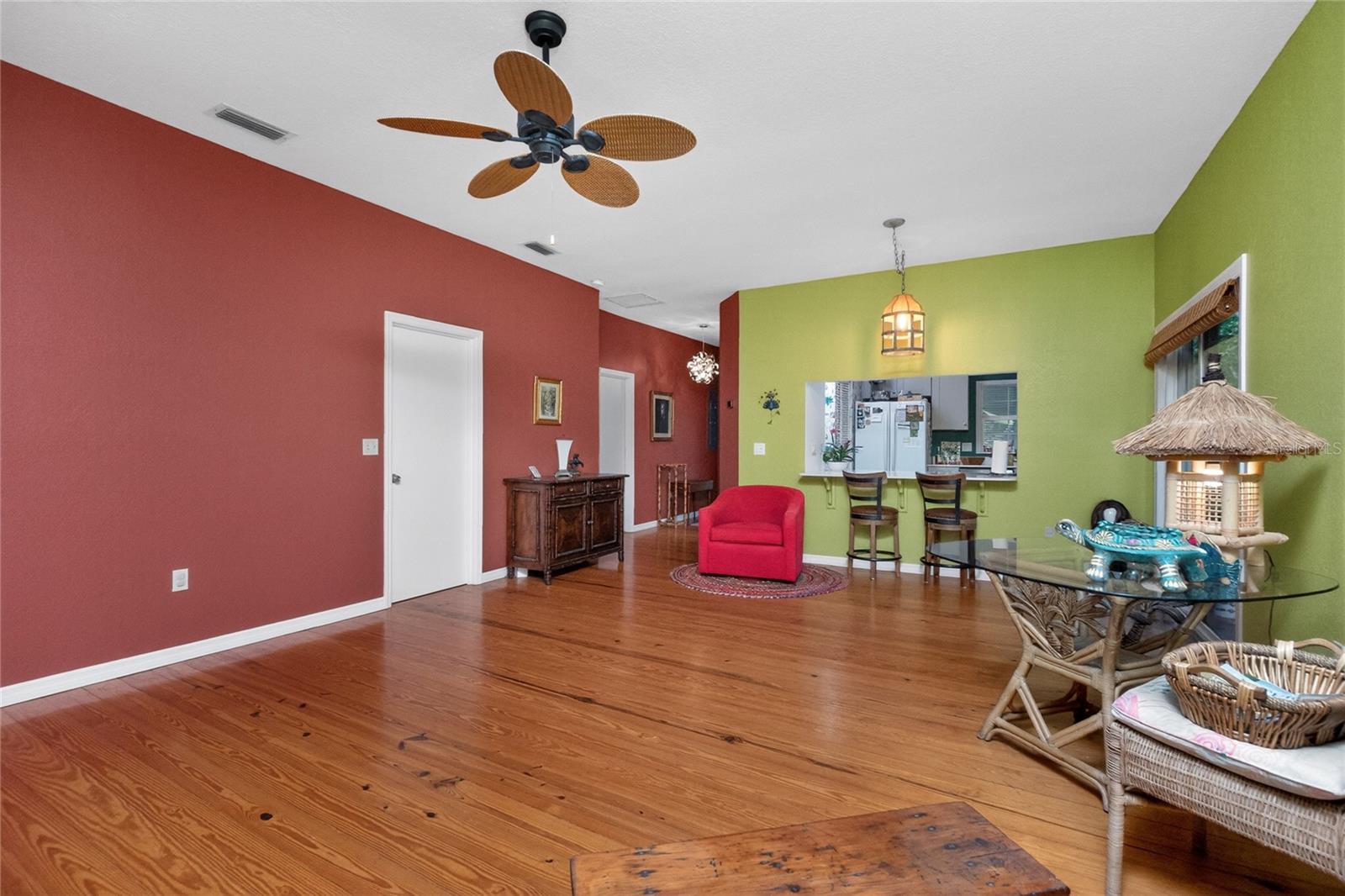 Image 10 of 60 For 700 Yale Street