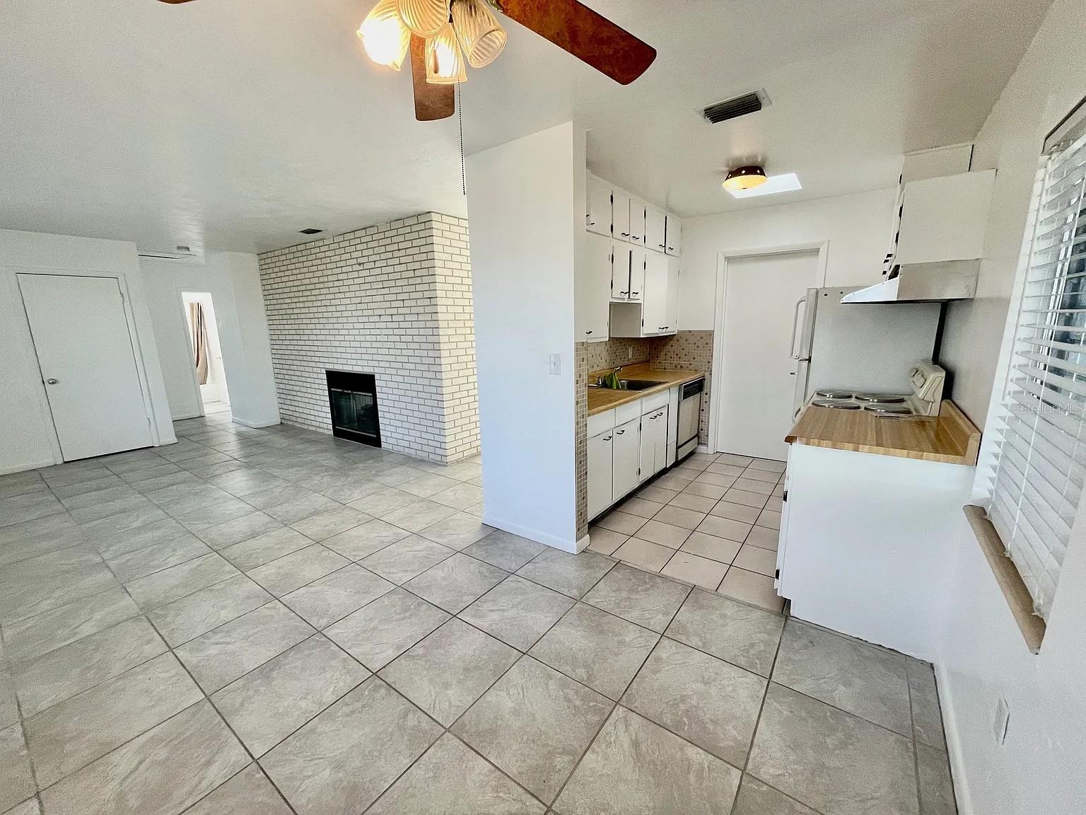 Image 4 of 20 For 22086 Beverly Avenue