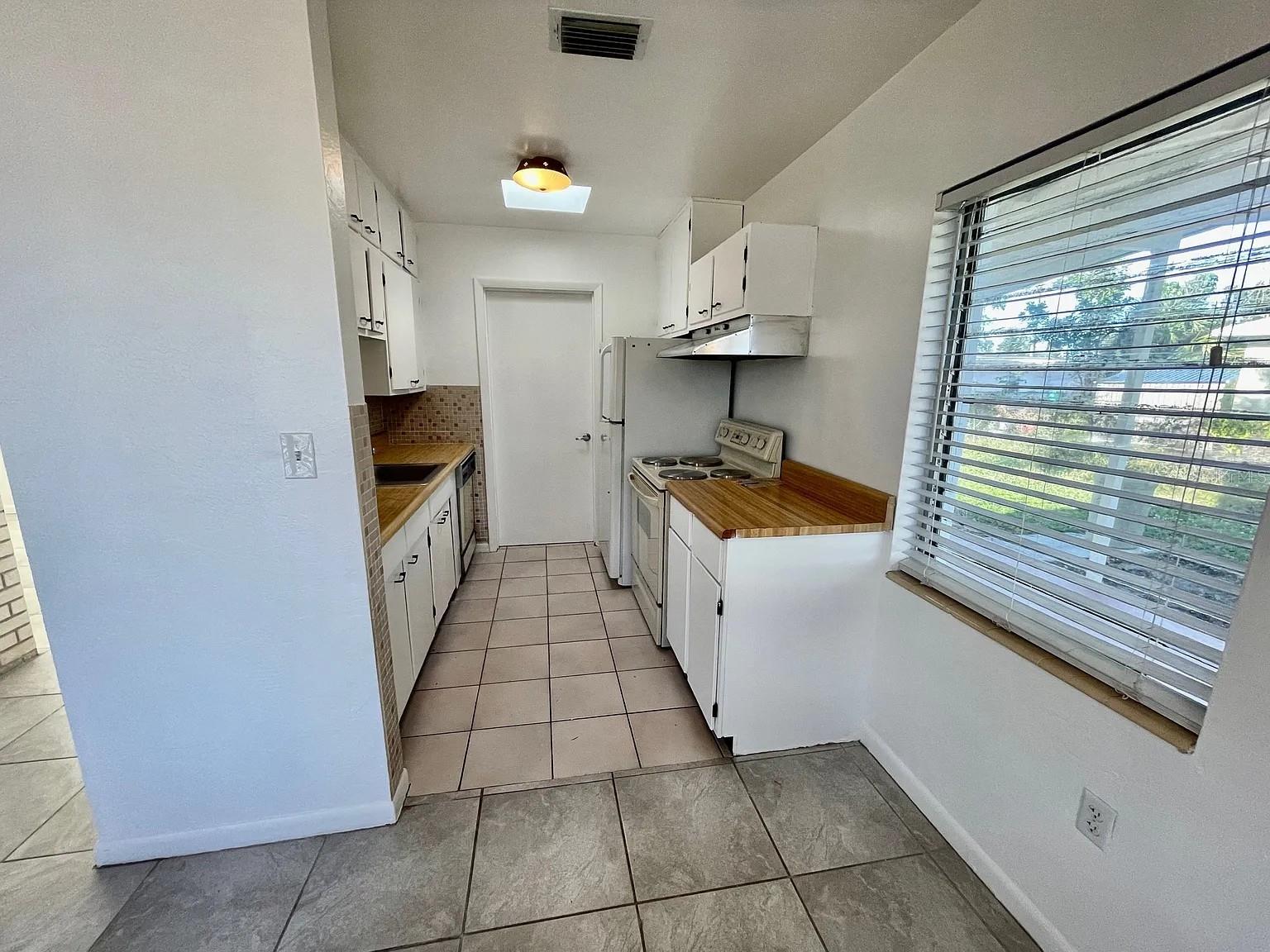 Image 5 of 20 For 22086 Beverly Avenue