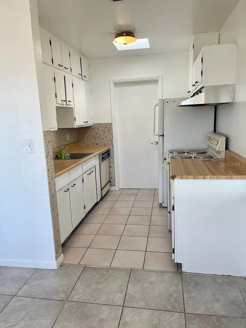 Image 6 of 20 For 22086 Beverly Avenue