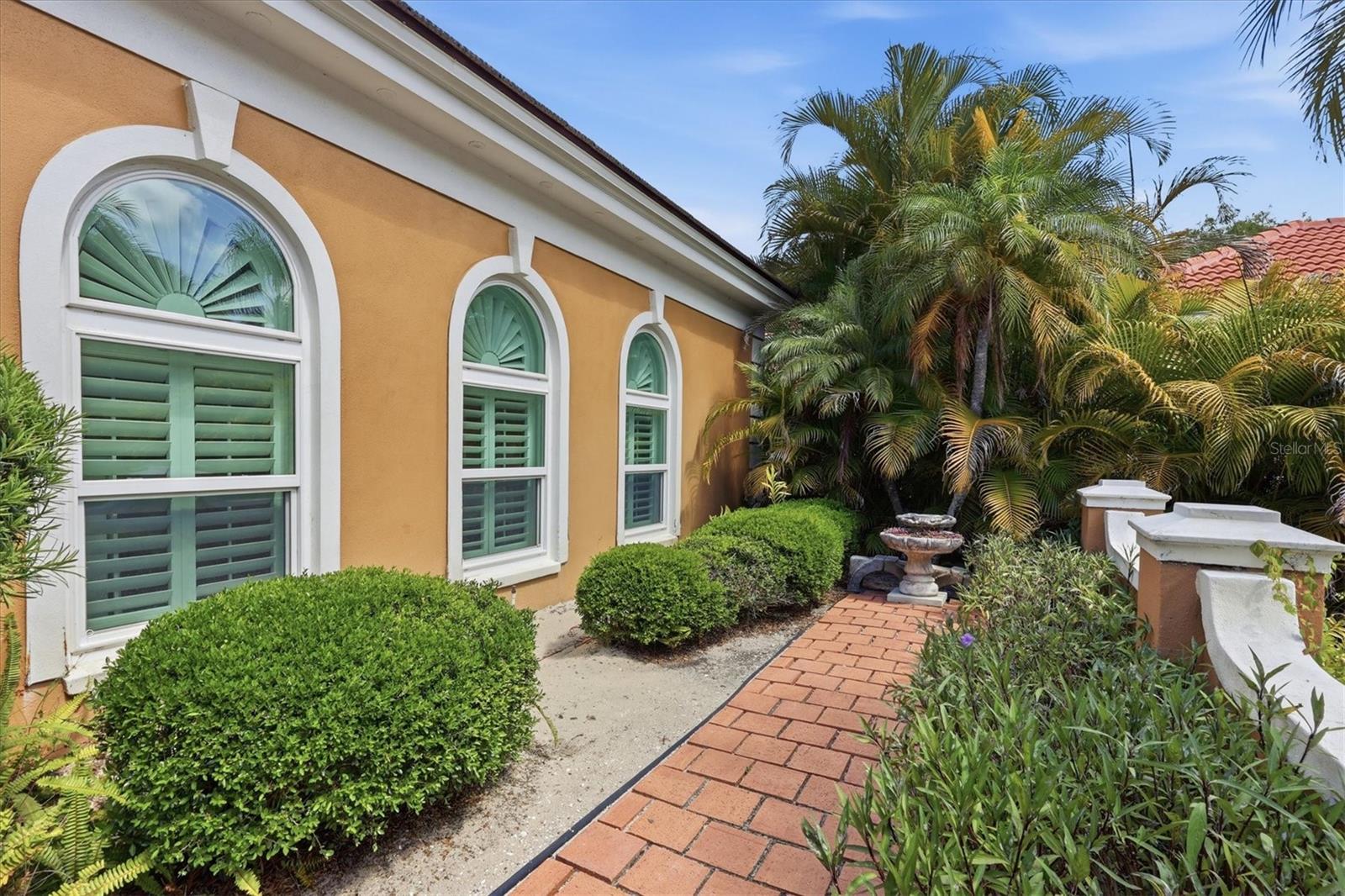 Image 40 of 84 For 84 Cayman Isles Boulevard