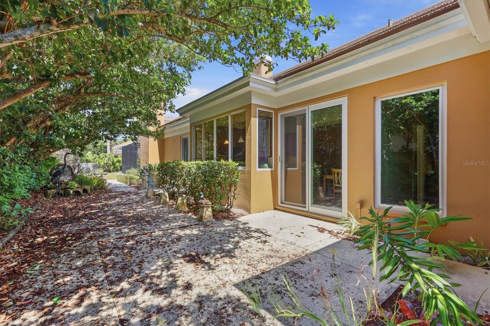 Image 41 of 84 For 84 Cayman Isles Boulevard