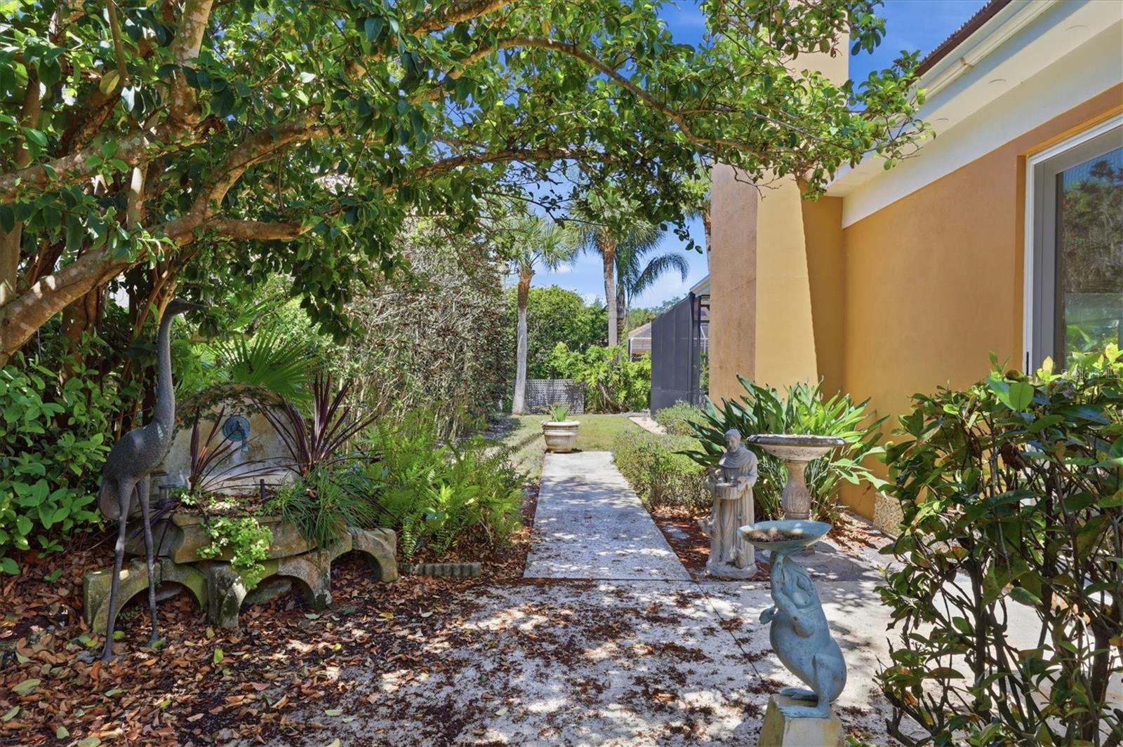 Image 42 of 84 For 84 Cayman Isles Boulevard