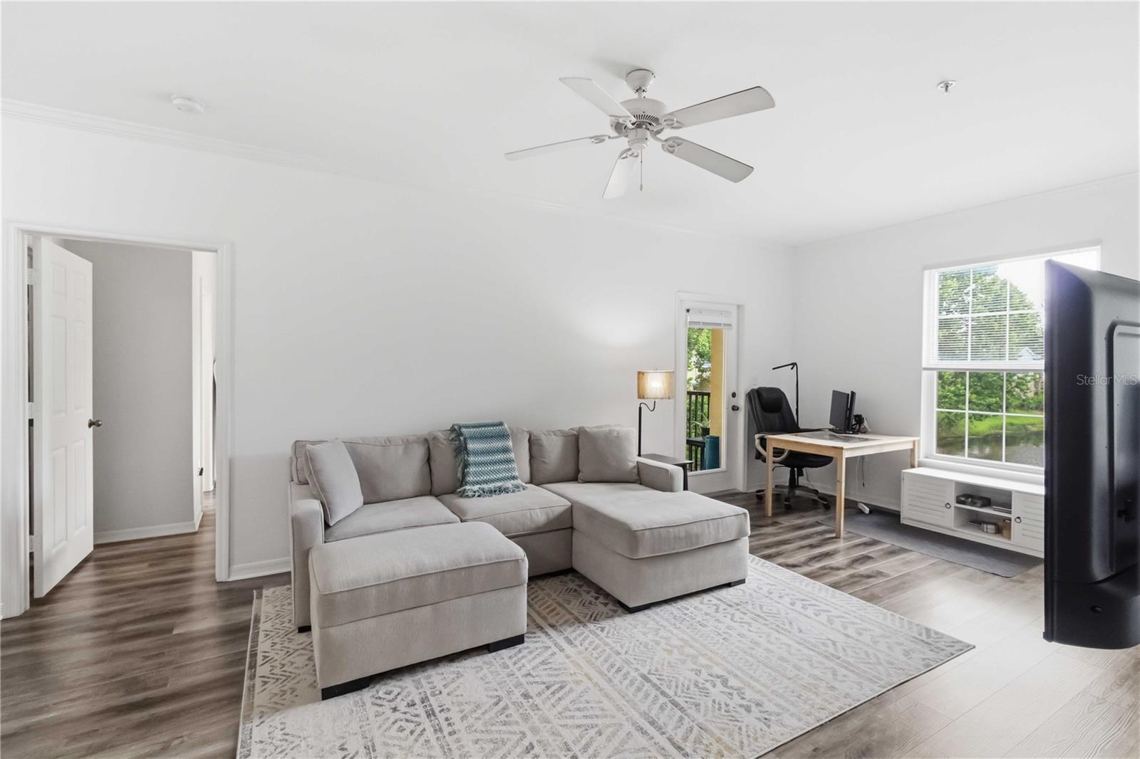Image 4 of 37 For 10201 Courtney Palms Boulevard 204