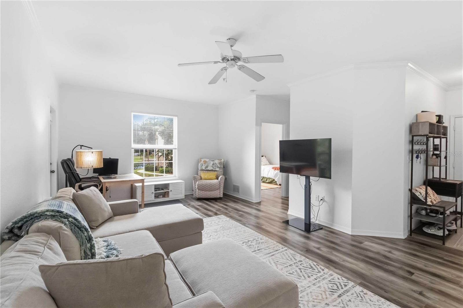 Image 5 of 37 For 10201 Courtney Palms Boulevard 204
