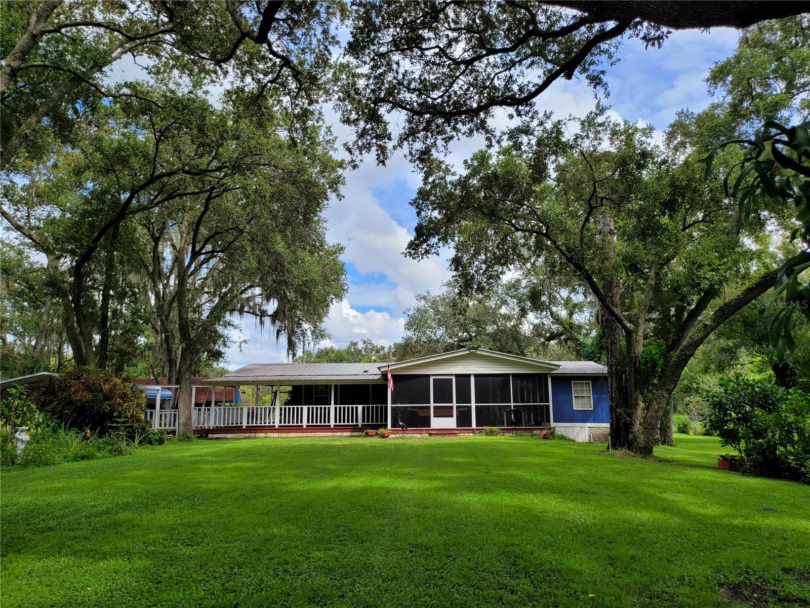 Listing photo id 27 for 5415 Saint Paul Street