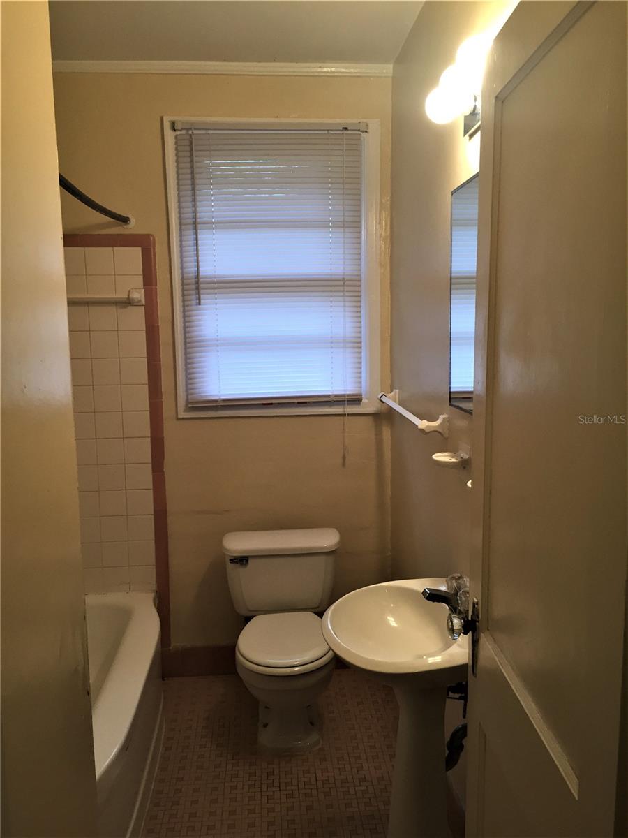 Image 10 of 27 For 2703 2nd Avenue