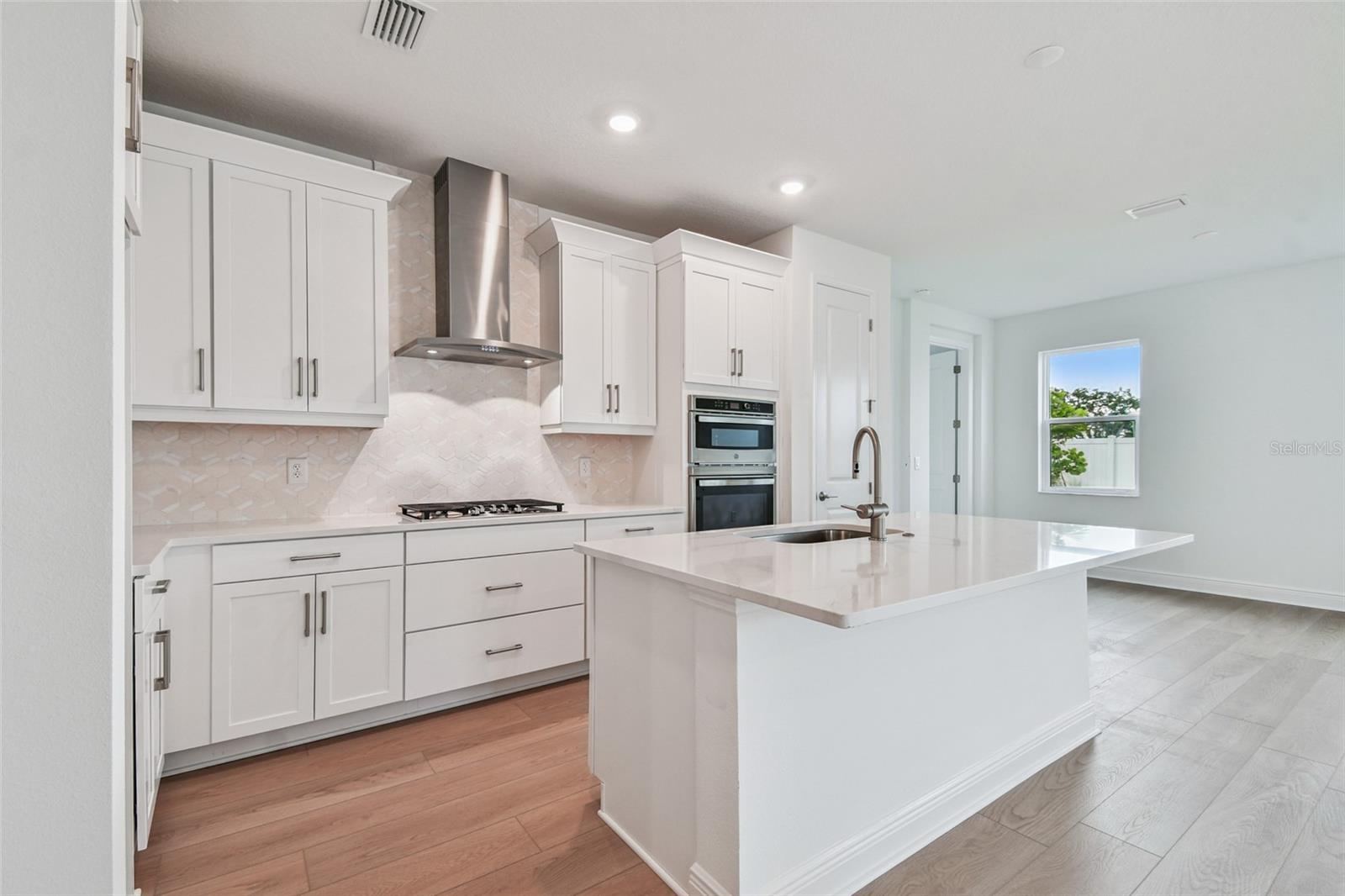 Image 4 of 20 For 7536 Nighthawk Drive
