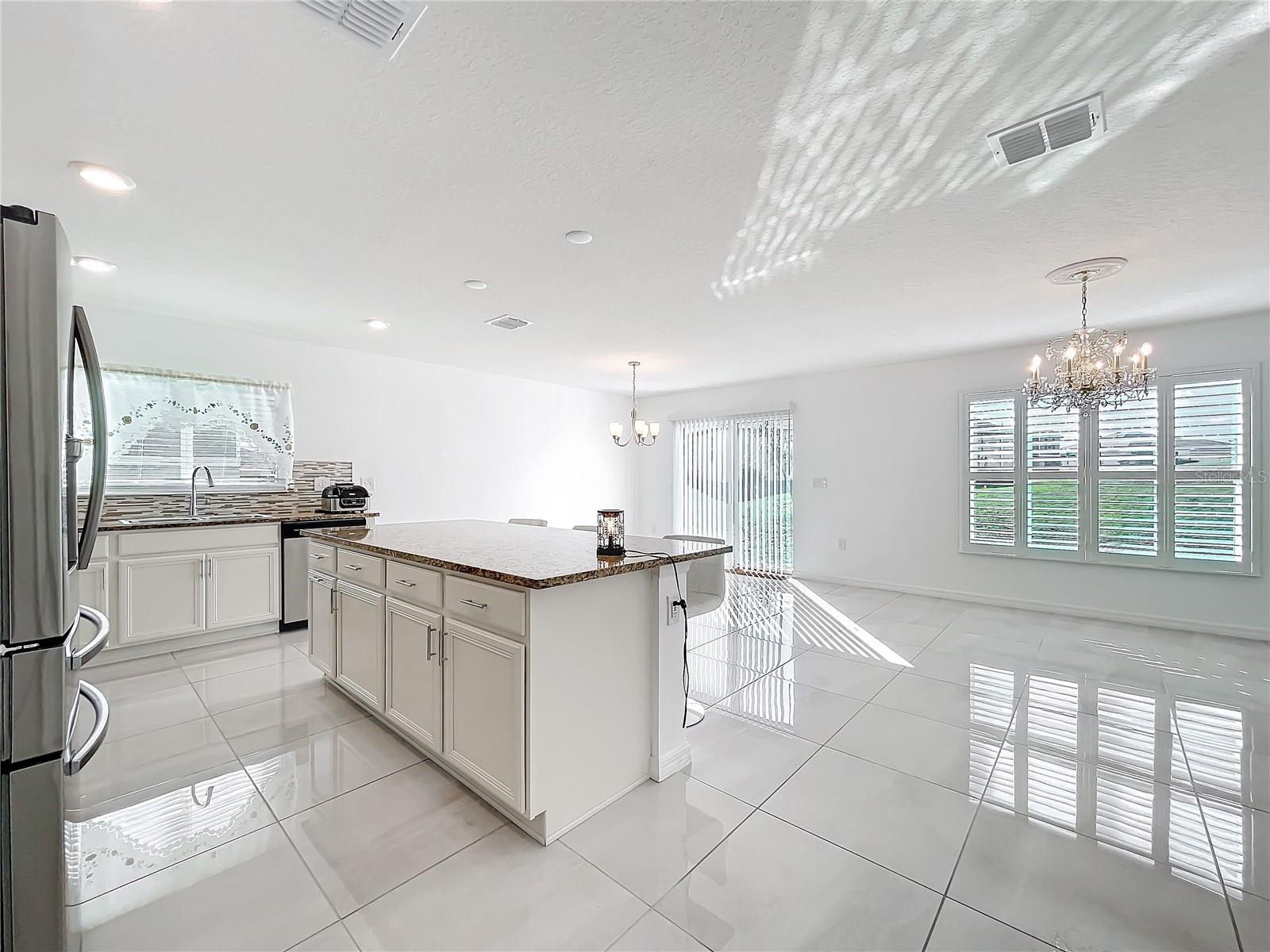 Listing photo id 8 for 2369 Crossandra Street
