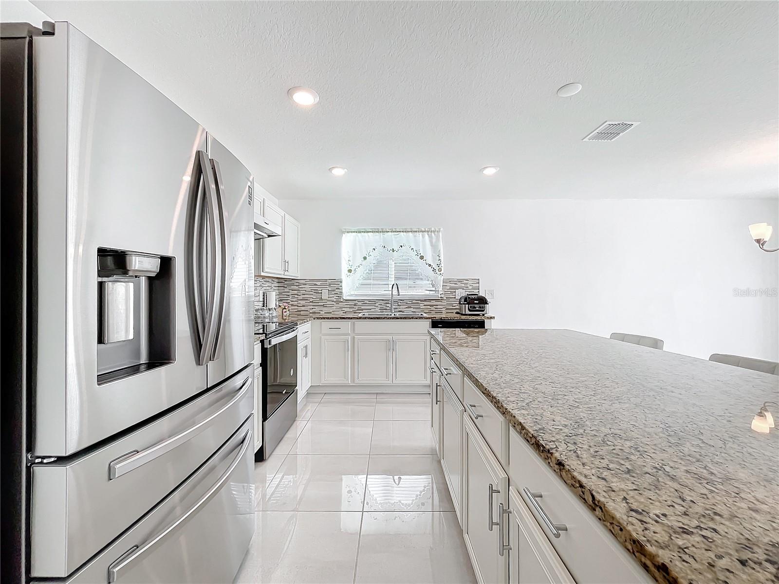 Listing photo id 9 for 2369 Crossandra Street