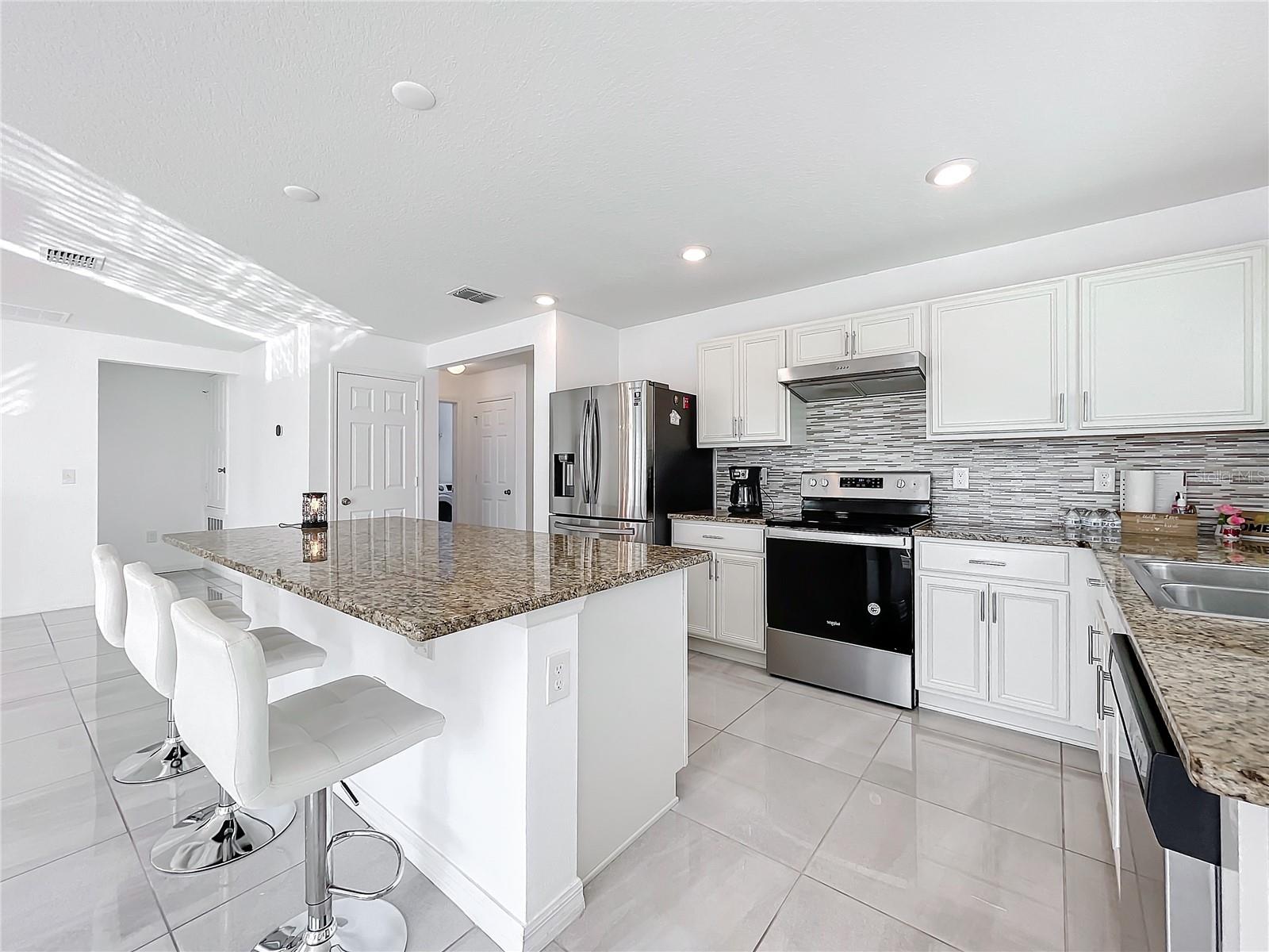 Listing photo id 13 for 2369 Crossandra Street