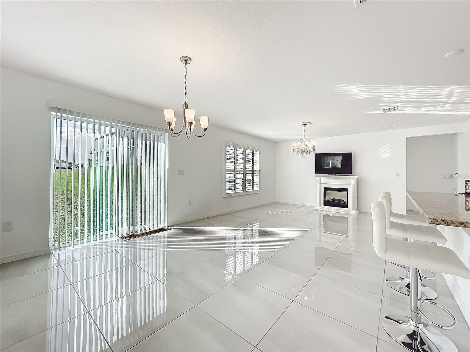 Listing photo id 14 for 2369 Crossandra Street