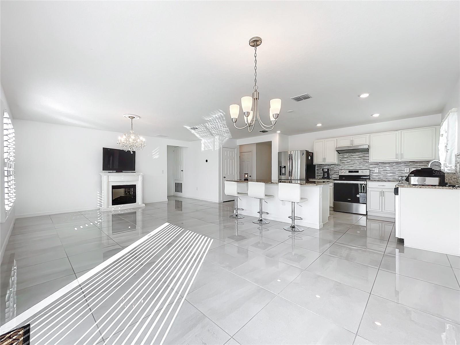 Listing photo id 16 for 2369 Crossandra Street