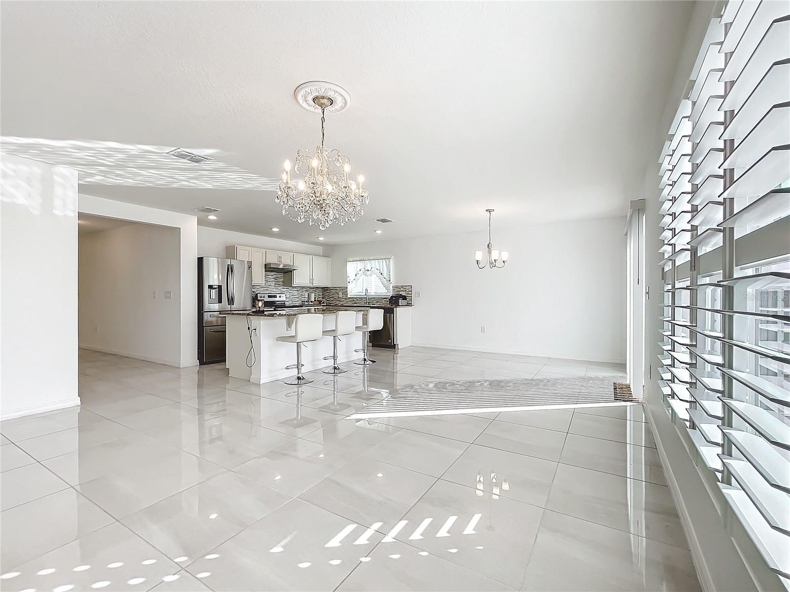 Listing photo id 17 for 2369 Crossandra Street
